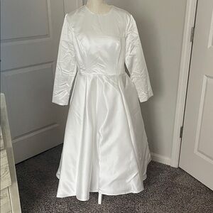 Elegant White Long Sleeve Dress